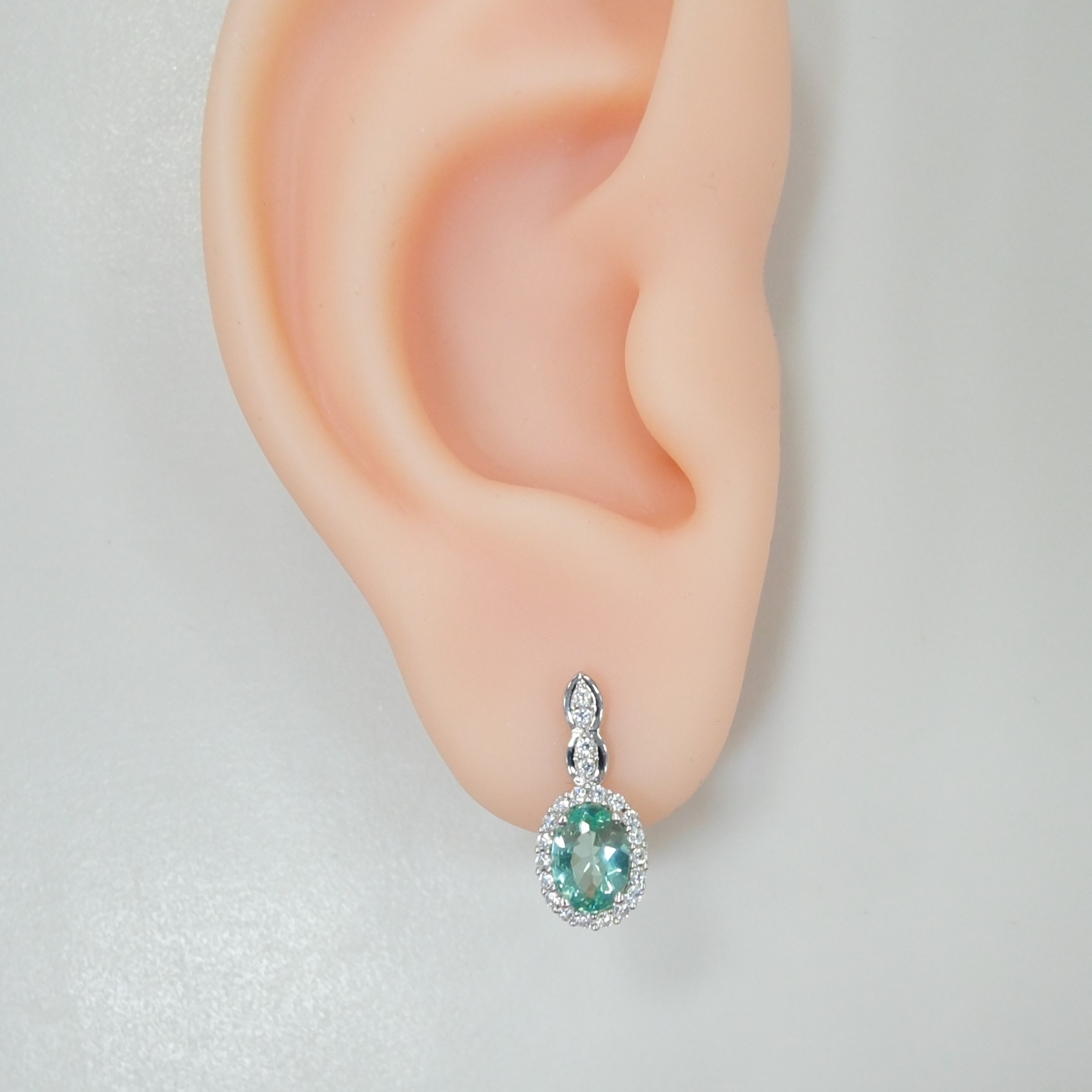 Серебряные серьги с апатитами